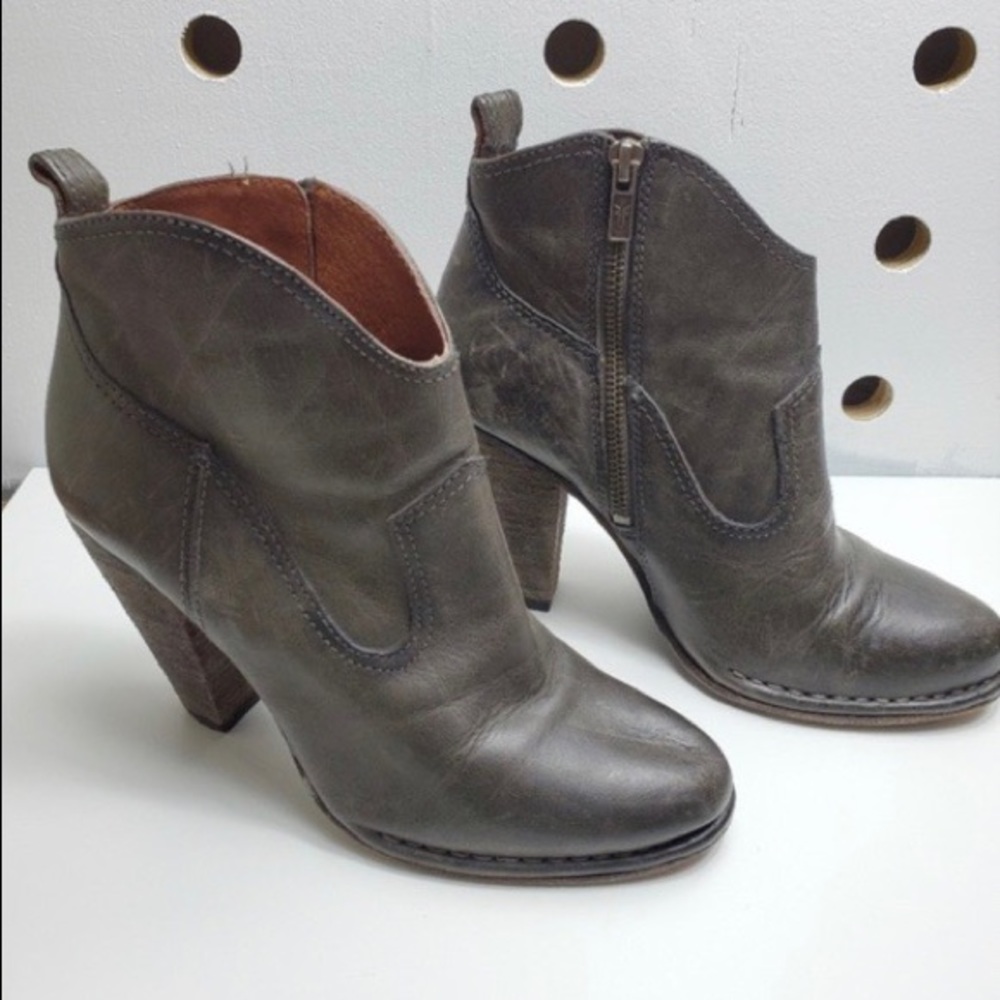 COPY - Frye Madeline short boot like new, size 8
